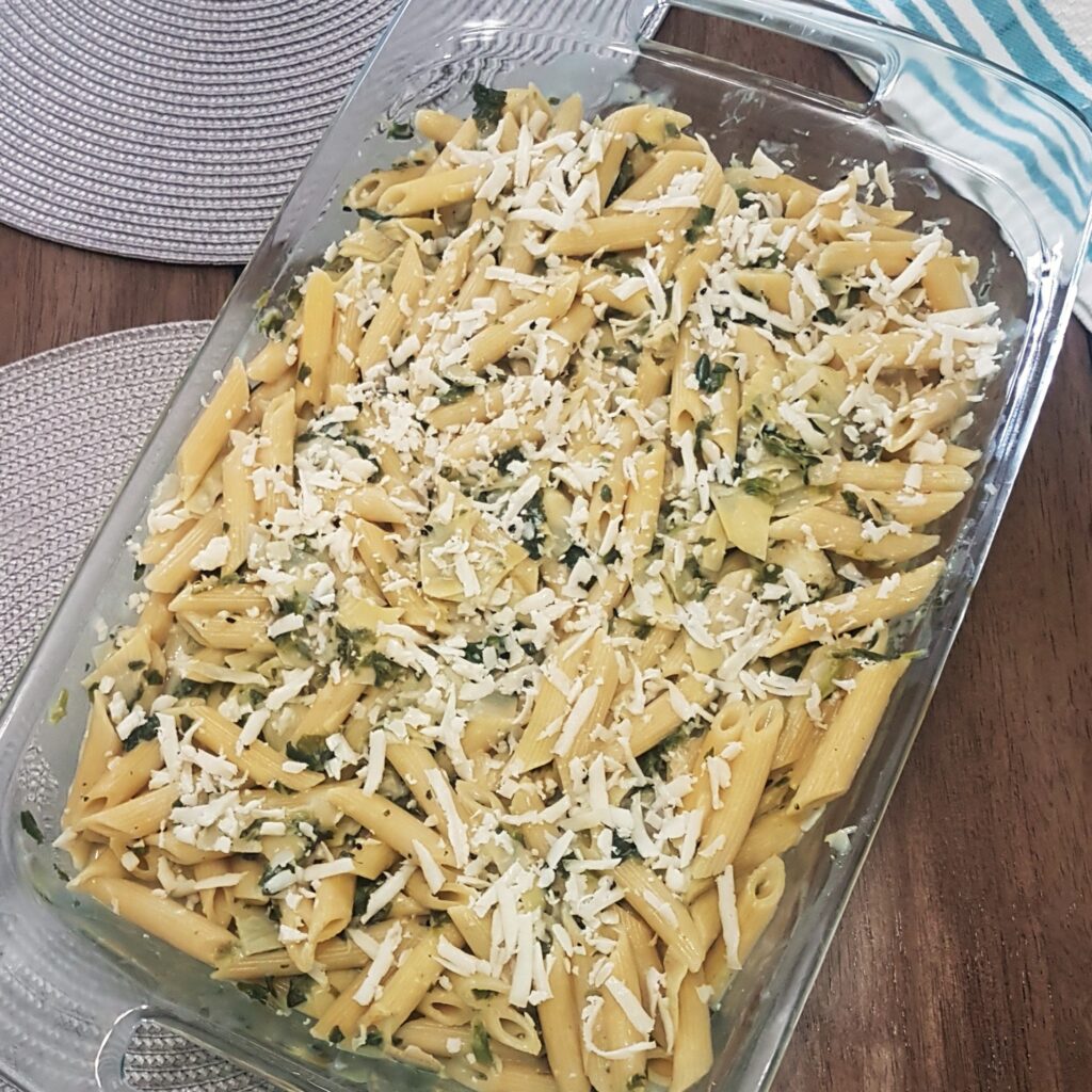 Easy dinner, easy pasta casserole, spinach artichoke pasta dish