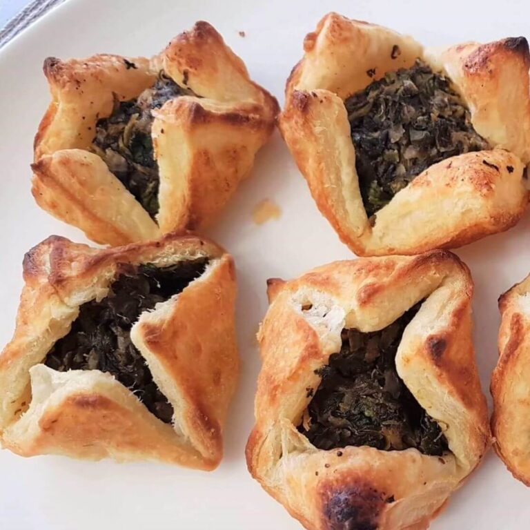 Spinach Puffs Appetizer Recipe - Roses and Cardamom - Middle Eastern ...